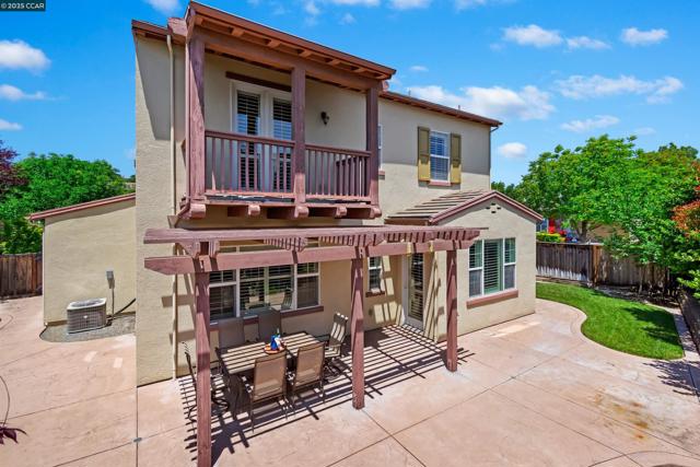 5214 Kenilworth Way, San Ramon CA: https://media.crmls.org/mediaz/1f20bf82-9f30-4e62-88e3-058957daf58d.jpg