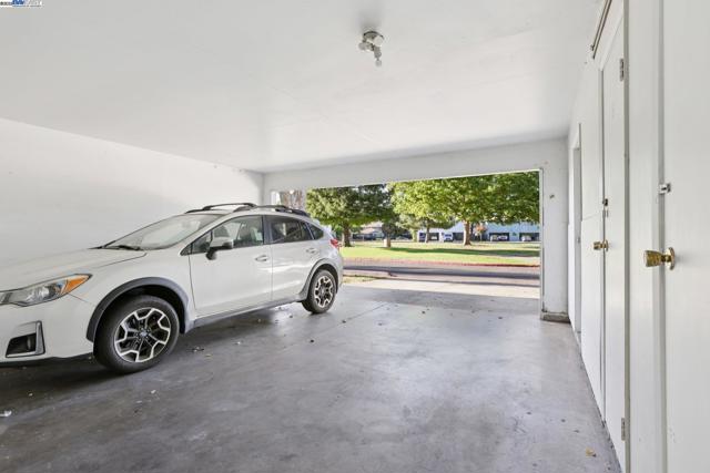 1042 Mohr Ln, Concord CA: https://media.crmls.org/mediaz/1f20c06c-7f9e-43ff-96b6-69222aae7486.jpg