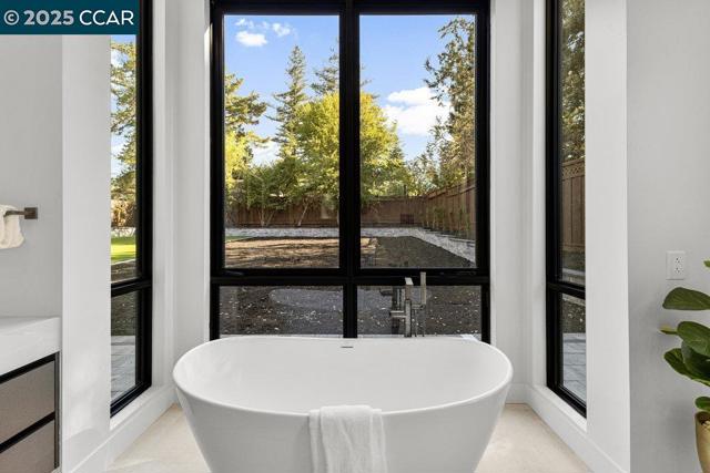 720 Laurel Dr, Walnut Creek CA: https://media.crmls.org/mediaz/1f217247-2c3e-4555-bffb-bead67d8d424.jpg