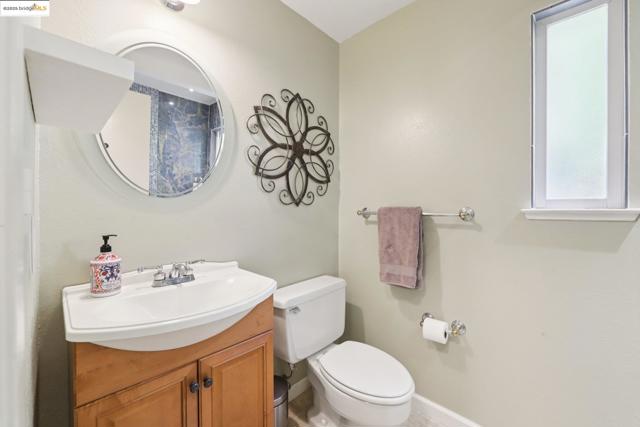 2353 Benham Ct, Walnut Creek CA: https://media.crmls.org/mediaz/1f21b9ee-208e-4a4a-9aca-adb73dbad537.jpg