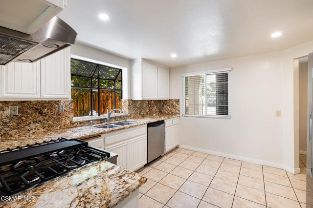 5813 Cochran Street, Simi Valley CA: https://media.crmls.org/mediaz/1f220b06-f637-4fbf-9d35-8b06a33e0a84.jpg
