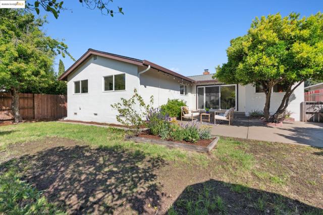 2309 Potrero Ct, Pinole CA: https://media.crmls.org/mediaz/1f22308a-b671-49ce-b823-0bb27bdc3b37.jpg