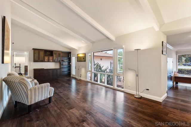 8874 La Jolla Scenic Dr N, La Jolla CA: https://media.crmls.org/mediaz/1f2262de-d469-4adc-9785-83144974d77e.jpg
