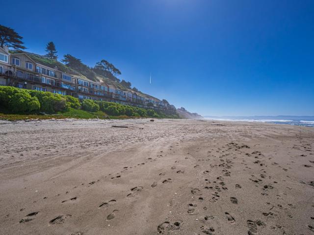 372 Oceanview Drive, La Selva Beach CA: https://media.crmls.org/mediaz/1f226a93-0396-4e0c-af7b-5bd905aae47e.jpg