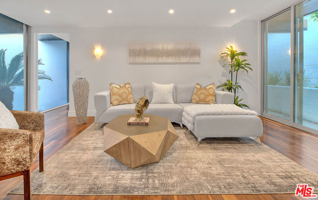 3804 Duray Place, Los Angeles CA: https://media.crmls.org/mediaz/1f2276ff-5563-4ac1-828a-893e9cd68614.jpg