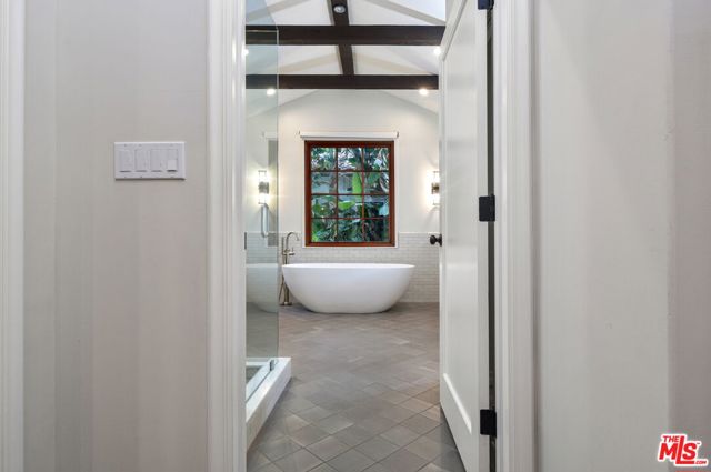 4277 Beck Avenue, Studio City CA: https://media.crmls.org/mediaz/1f227911-3313-406f-b4fd-aaab3cb9e7d6.jpg