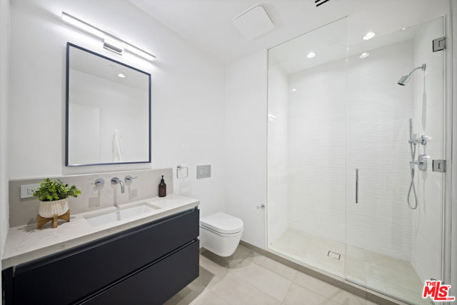 160 N La Peer Drive, Beverly Hills CA: https://media.crmls.org/mediaz/1f22a2a9-33ff-4869-a887-eb71e95a394d.jpg