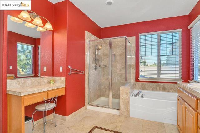 596 Toscanna Court, Brentwood CA: https://media.crmls.org/mediaz/1f239541-790d-458c-8210-f38747d6d773.jpg