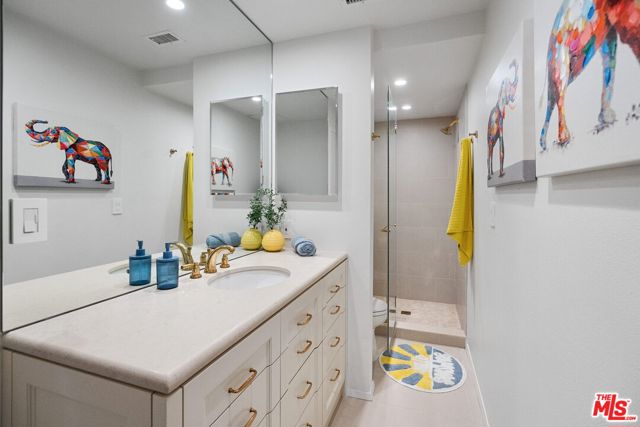 5205 Ocean Front Walk, Marina del Rey CA: https://media.crmls.org/mediaz/1f23b2b8-d903-4ead-899f-301f2aa73685.jpg
