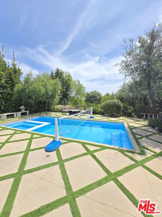 16544 Park Lane Circle, Los Angeles CA: https://media.crmls.org/mediaz/1f2429dc-4c76-42b0-afe6-12566f09d1d7.jpg