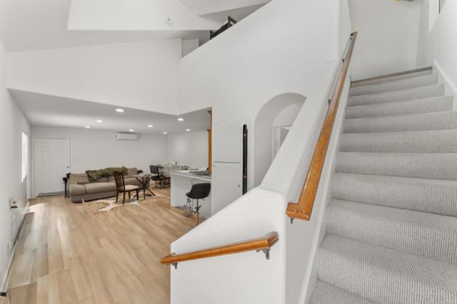 4 Athlone Way, Menlo Park CA: https://media.crmls.org/mediaz/1f24b4bc-6d03-4603-845f-3da6658e1e4d.jpg