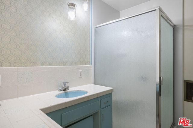 8400 Encino Avenue, Northridge CA: https://media.crmls.org/mediaz/1f24ca08-8185-4c36-86b1-17b07835e12c.jpg