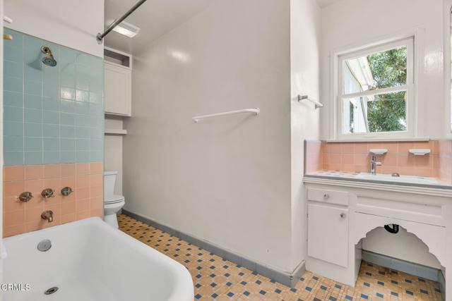4419 4419 1/2 Corliss Street, Los Angeles CA: https://media.crmls.org/mediaz/1f25cc70-83cd-4317-be0a-18fc7650a2b9.jpg