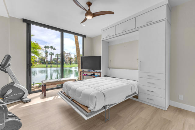 910 Island Drive, Rancho Mirage CA: https://media.crmls.org/mediaz/1f25e450-8b22-4bdb-b26f-5aff49a22b70.jpg