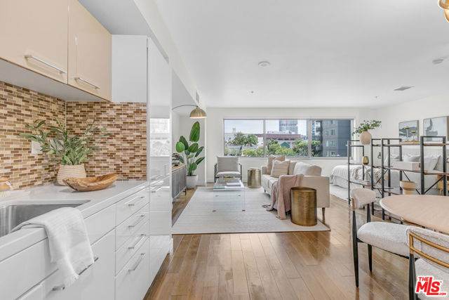 901 S Flower Street, Los Angeles CA: https://media.crmls.org/mediaz/1f262b7d-df9b-4276-a7c5-8f34fd82f16f.jpg