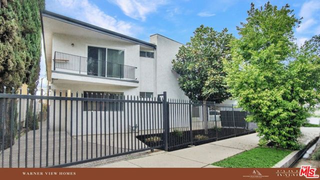 5201 Rigoletto Street, Woodland Hills CA: https://media.crmls.org/mediaz/1f271e1a-eeae-4495-99b6-74b16c561570.jpg