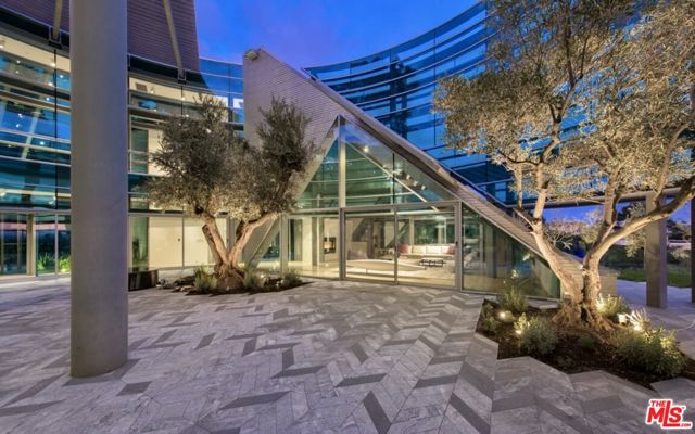1169 Loma Linda Drive, Beverly Hills CA: https://media.crmls.org/mediaz/1f276fdd-b72c-4e22-ac01-21aaabbb43af.jpg
