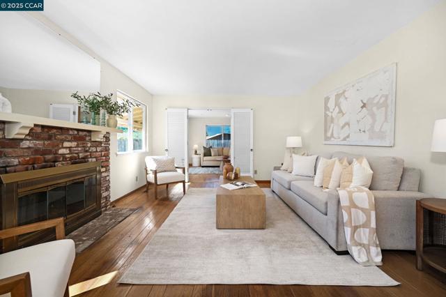 5 Dickenson Dr, Moraga CA: https://media.crmls.org/mediaz/1f27ec8b-00e1-4c28-bcb9-00547c8198de.jpg