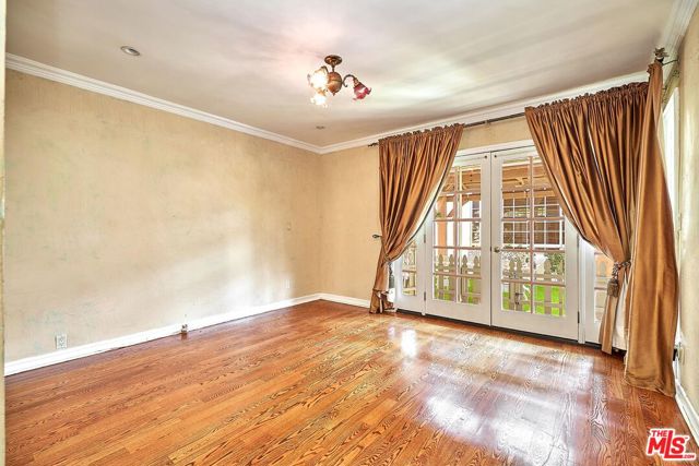 424 N Arden Boulevard, Los Angeles CA: https://media.crmls.org/mediaz/1f28370a-147c-48de-844a-61b6af7908cf.jpg