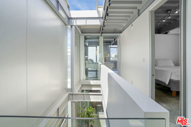 2911 Ocean Front Walk, Venice CA: https://media.crmls.org/mediaz/1f283ff8-4045-4c93-a974-7ffcdde11598.jpg