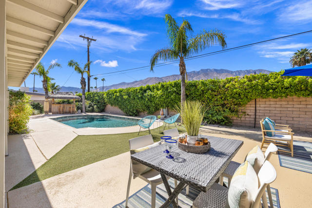 1423 N Avenida Caballeros, Palm Springs, CA 92262