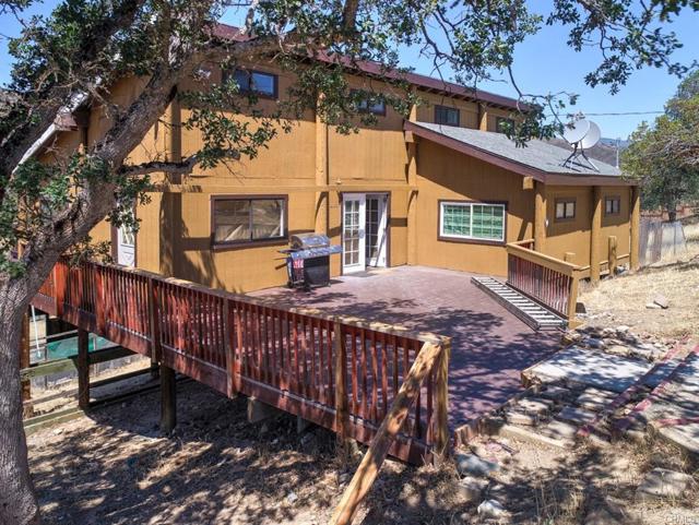 2399 Indian Hill Road, Clearlake Oaks CA: https://media.crmls.org/mediaz/1f28b9f9-a6a7-42cd-92b0-7eac1daf6a7e.jpg