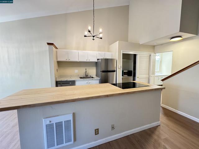 2059 Ascot Dr., Moraga CA: https://media.crmls.org/mediaz/1f2944e0-e5e4-4153-9179-d7553707b4d7.jpg