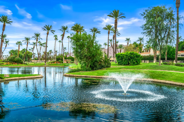 75063 Spyglass Drive, Indian Wells CA: https://media.crmls.org/mediaz/1f297493-d979-4bb0-b2a8-e277f90bdfcd.jpg