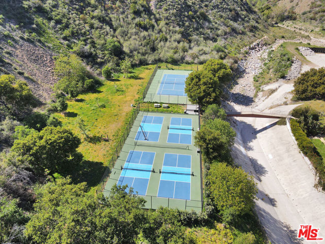 30612 Sicomoro Drive, Malibu CA: https://media.crmls.org/mediaz/1f2a0855-71a6-4100-9fa9-a81e5d8465a7.jpg