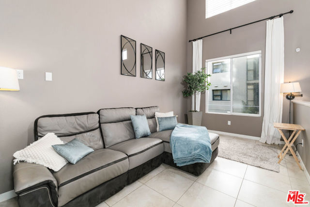 507 Rockefeller, Irvine CA: https://media.crmls.org/mediaz/1f2a5167-0f3b-4955-8ee9-8ac6b586315a.jpg