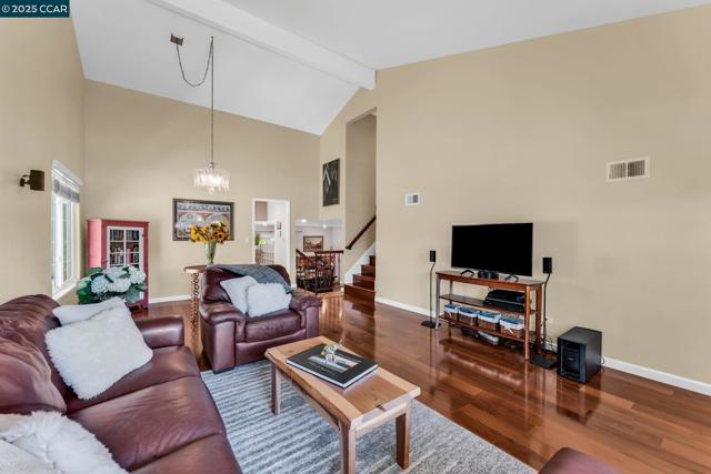 102 Monasterio Ct, San Ramon CA: https://media.crmls.org/mediaz/1f2a6866-2743-4acb-9ad1-a031a09c6418.jpg
