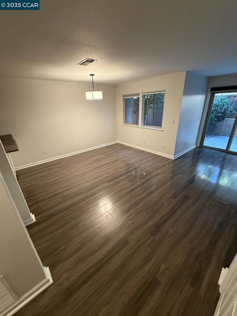 105 Via Cabrera Ln, Martinez CA: https://media.crmls.org/mediaz/1f2a8bc3-f1e5-4f62-9c8f-fe6551414ac9.jpg