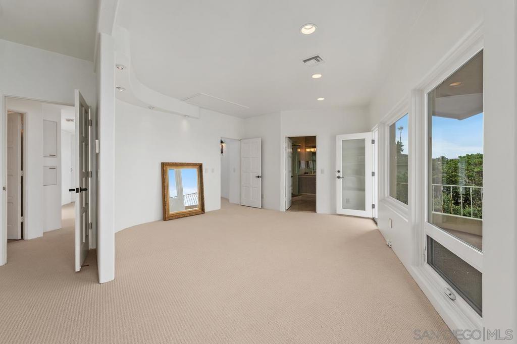 MLS #250037432SD image #27