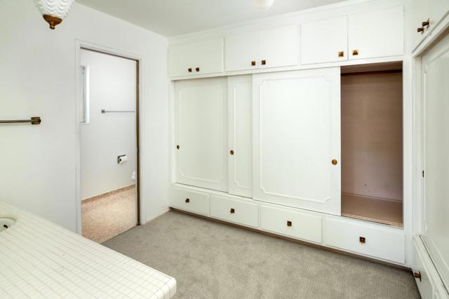 26792 Robleda Court, Los Altos Hills CA: https://media.crmls.org/mediaz/1f2ab0ea-7651-4cf2-8d2c-c9a8bbb77590.jpg