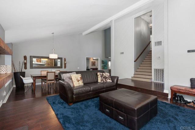 Detail Gallery Image 8 of 37 For 1207 Branding Iron Cir, Vista,  CA 92081 - 4 Beds | 3 Baths