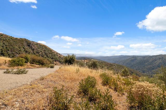 35005 Loma Chiquita Road, Los Gatos CA: https://media.crmls.org/mediaz/1f2b6073-978f-4639-9267-5bc77b17a9a8.jpg