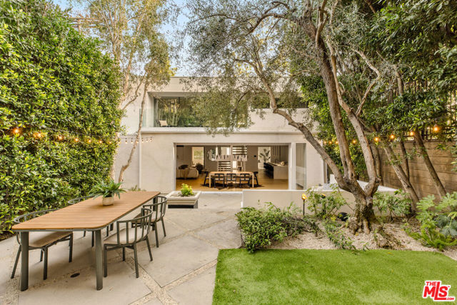 366 N Kenter Avenue, Los Angeles CA: https://media.crmls.org/mediaz/1f2bb3f4-76da-4e2b-af2c-9d690d4080c6.jpg