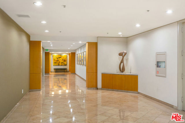 515 Ocean Avenue, Santa Monica CA: https://media.crmls.org/mediaz/1f2e3797-cf29-4a63-960c-62803c5e053e.jpg