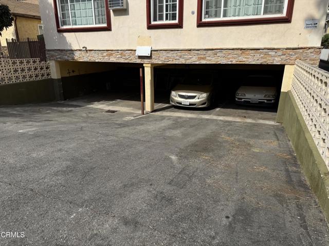 Detail Gallery Image 4 of 13 For 14553 Hartland St, Van Nuys,  CA 91405 - – Beds | – Baths