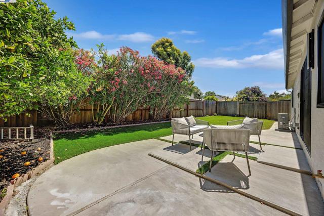 3156 San Joaquin, Union City CA: https://media.crmls.org/mediaz/1f2e924f-ba66-4603-84fd-c46c9bdf8d87.jpg