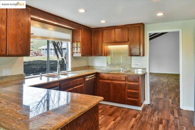 1610 Lawrence Rd, Danville CA: https://media.crmls.org/mediaz/1f2ee1d3-eb05-4d71-8a88-5368131e8a15.jpg