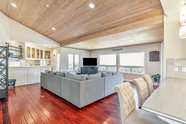 25061 Hidden Mesa Court, Monterey CA: https://media.crmls.org/mediaz/1f2f5938-4003-4728-8243-6e36bf951eb8.jpg