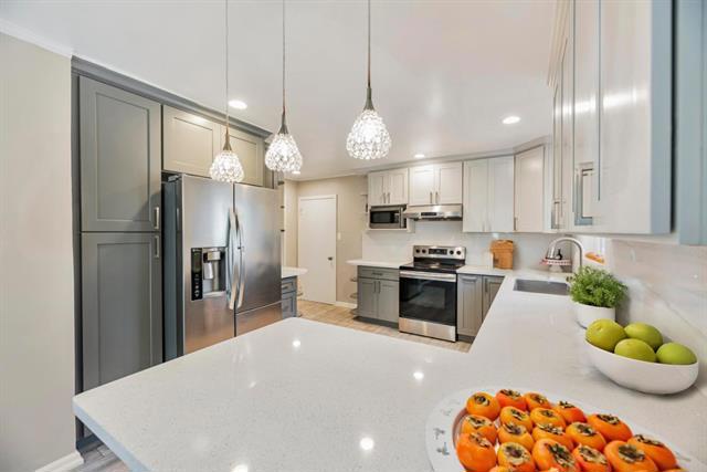 20 Queen Anne Court, Millbrae CA: https://media.crmls.org/mediaz/1f2f671d-eb15-41a5-824c-67528a03222a.jpg