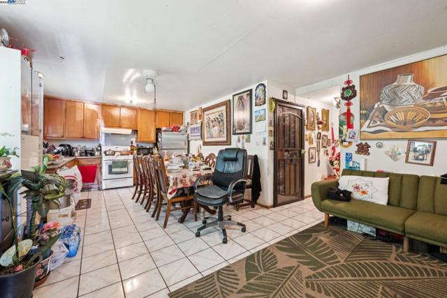 1018 Gilman Ave, San Francisco CA: https://media.crmls.org/mediaz/1f302ec9-b6a1-4ccd-9a74-d475b6388e13.jpg