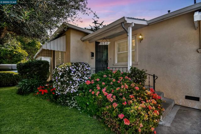 973 Paradise Blvd, Hayward CA: https://media.crmls.org/mediaz/1f30a00c-7edf-4628-bb66-657e2040b2e9.jpg