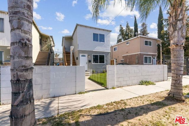 24242 Pine Street, Newhall CA: https://media.crmls.org/mediaz/1f30b75e-4645-4a49-a094-11529555639b.jpg