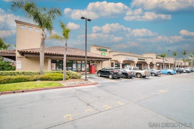 11289 Silver Buckle Way, San Diego CA: https://media.crmls.org/mediaz/1f32c257-07df-4afa-a787-cee684b5ba43.jpg