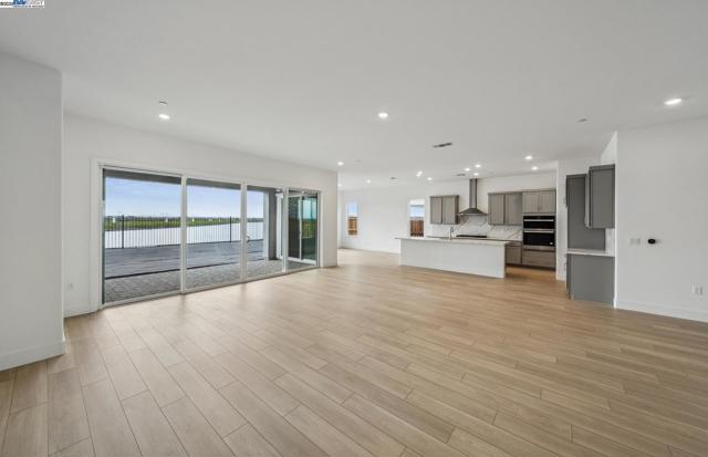 17685 Brightwood Avenue, Lathrop CA: https://media.crmls.org/mediaz/1f3399b2-a44b-43df-b181-d6dfedaf6a0f.jpg
