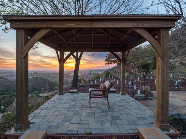 30419 Canyon Estates Road, Vista CA: https://media.crmls.org/mediaz/1f33b79e-28c4-4bf0-87af-61daa4b9a80a.jpg