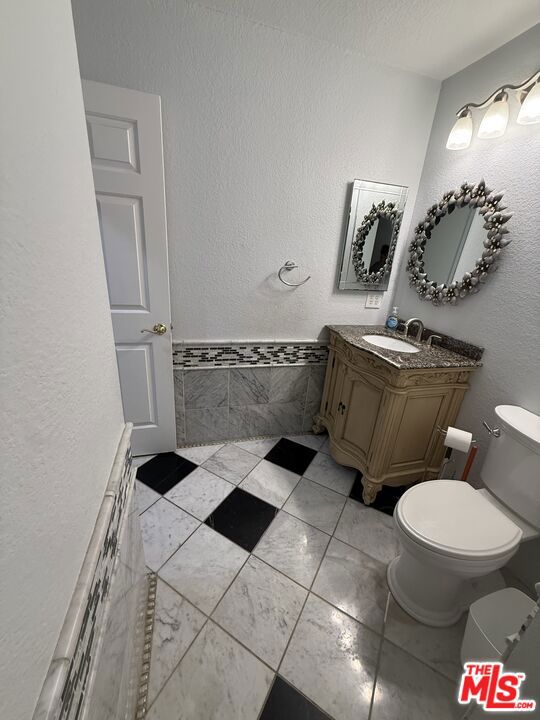 https://media.crmls.org/mediaz/1f341334-5698-417d-9c09-1b2ed28d2896.jpg?preset=X-Large